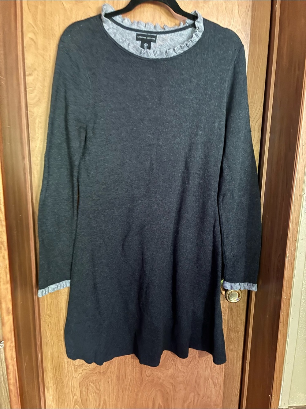 Adrienne Vittadini  Dress with Gray Ruffle Collar Size Large